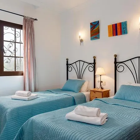 Playa Blanca Sleeps 8 Pool Wifi *