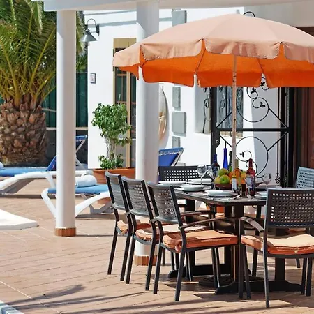 Playa Blanca Sleeps 8 Pool Wifi Villa