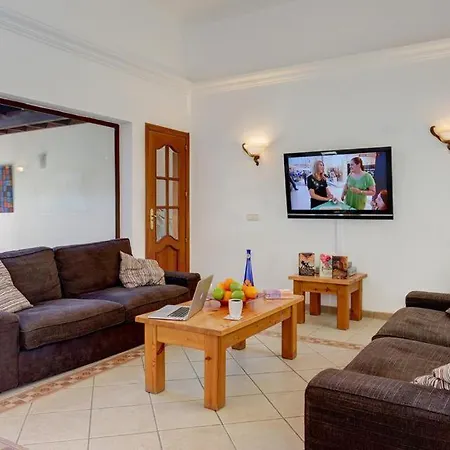 Playa Blanca Sleeps 8 Pool Wifi